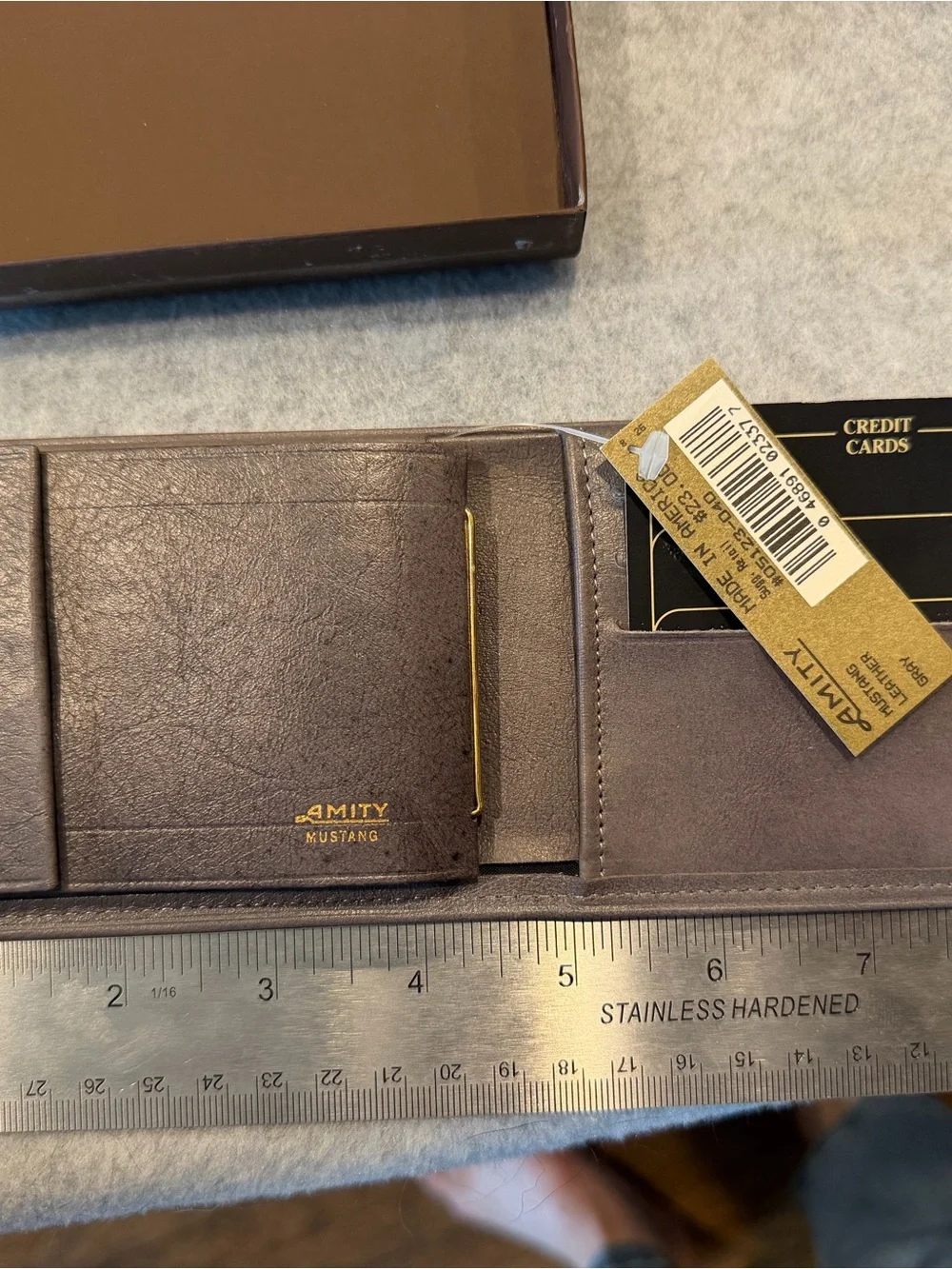 Amity Vintage Mustang Leather Bi-Fold Men's Wallet Gray New In Box Made In USA
